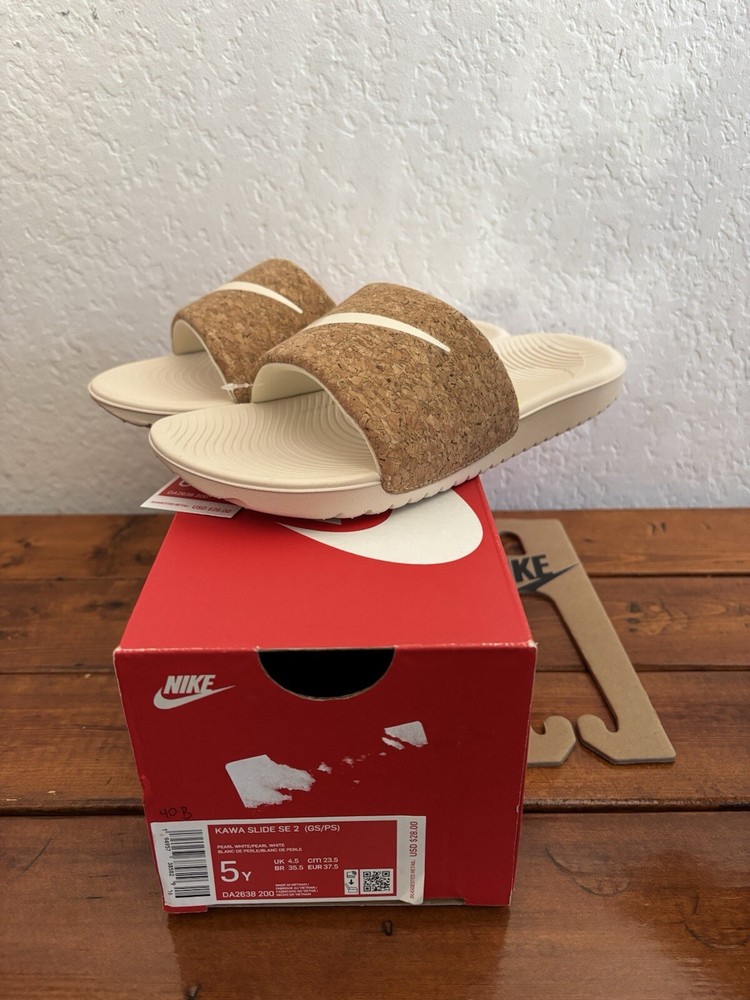 Nike Kawa Slide SE 2 (GS/PS) Cork Khaki Sandals DA2638-200 Size 5Y / Women’s 6.5
