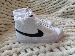 NIKE BLAZER MID 77 GS NEW SIZE 7Y WHITE/BLACK DA4086-100