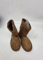 Kids slip on boots synthetic brown size 1 preowned fair to good condition