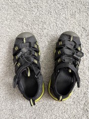 KEEN Unisex Kids Fisherman Sandals Black Yellow Gray Closed Toe US 10C EU 27/28