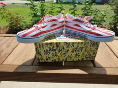 Vans x Where’s Waldo Striped Old Skool Kid’s Size 2.5 Sneakers Red White