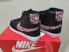 Nike Blazer Mid Gs Black /Pink Rise- Barely Volt Noir, Rose Du Matin 6.5 (Y)