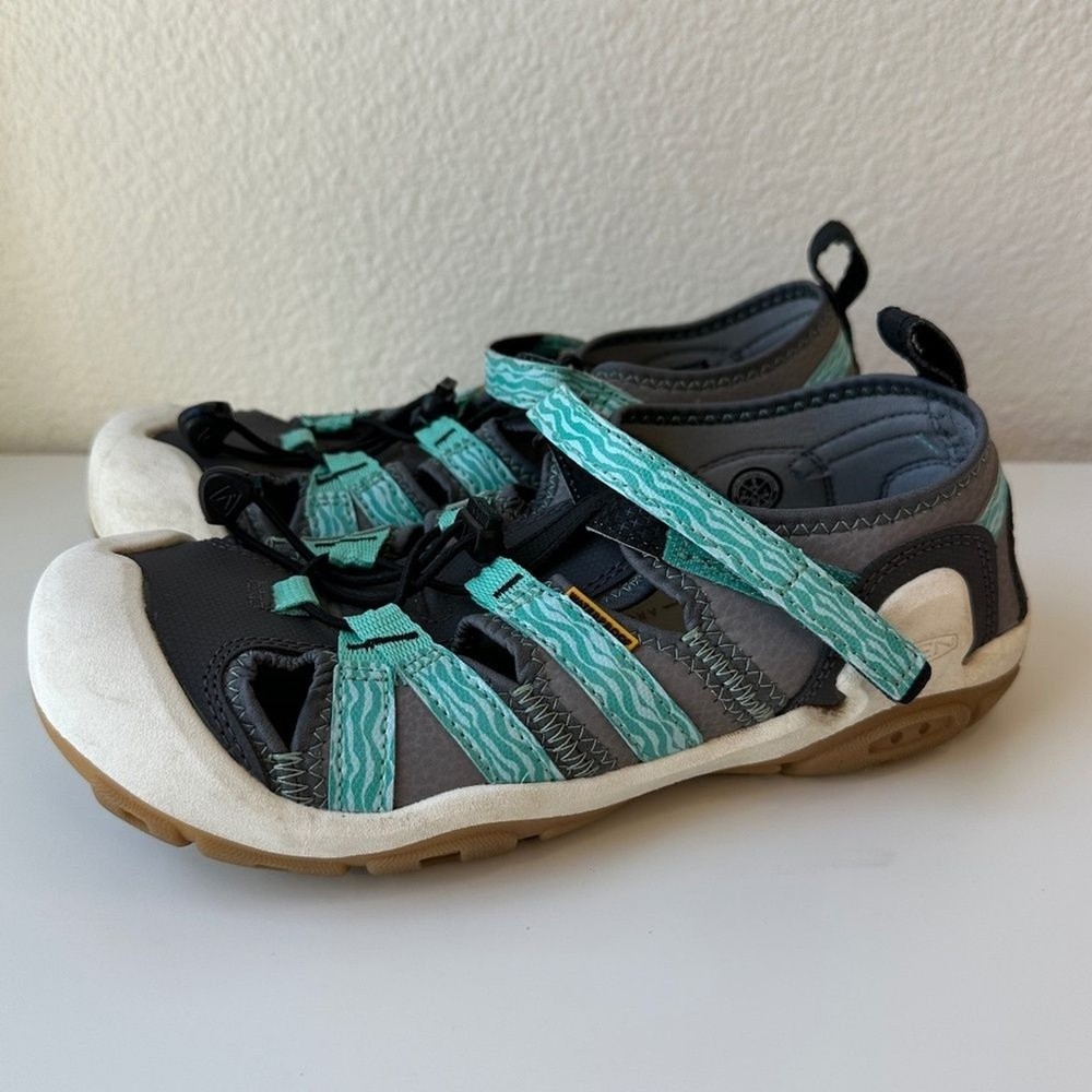 Keen Big Kid’s Knotch Creek Sandals Water Shoes Size 5
