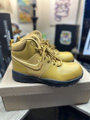 Nike Manoa LTR Wheat/Black GS (BQ5372 700) SIZE 6