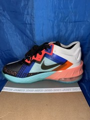 Lebron 18 Low GS – Looney Tunes – Size 6Y