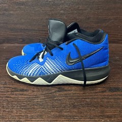 Nike Kyrie Flytrap AA1154-400 Youth Basketball Shoes Size 6.5 Blue Hyper Cobalt