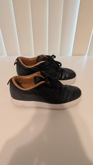 Heelys Black Outside Cashew Inside USA Size Youth 6 Male Sizing