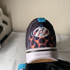HEELYS PRO 20 FIRE GRADE SCHOOL LIFESTYLE SHOES Size 2 Youth Brand New No Wheels