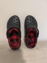Crocs J2 Classic Clogs Black Red Plaid Check Sherpa Lined Fleece Fuzzy