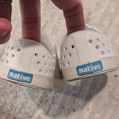 Native Jefferson Kids Shoes Bundle White Purple EVA Slip On Sneakers Size C4