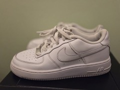 Nike Air Force 1 LE Size 6Y, Leather Sneaker, Low Cut Collar. Great Condition!
