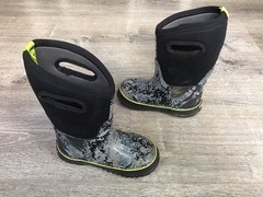 Bogs Classic Camo Gray Black Youth Kids Size 11 Winter Snow Boots 72591