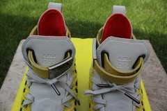 NIKE LeBron XVI Bright Citron/Light Bone Basketball Shoes PO/Great Cond Sz 8Men