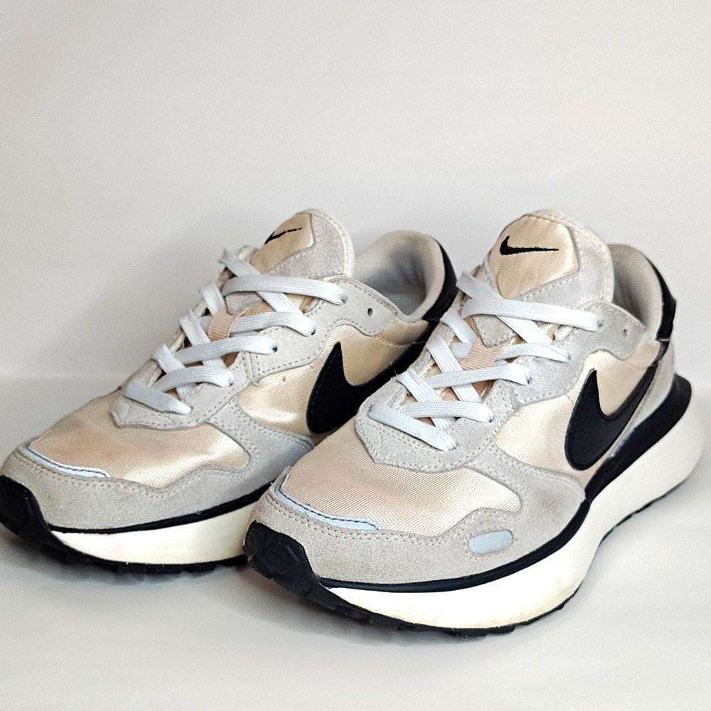 Nike Women’s Phoenix Waffle size 5.5 us