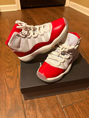 Jordan Air Jordan 11 Retro GS White/Red/Black Kids Sneaker 6Y 378038-116