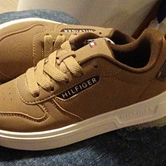 Tommy Hilfiger Unisex Kids Low Top Lace-Up Sneakers Brown/White US 1 EU 31.5