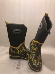 Western Chief Power Pixel Neoprene Cold Weather Boot, Charcoal – Kids Size: 2