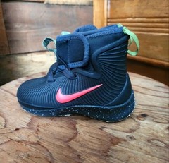 Nike Kids Binzie Sneaker/ Boots- Size 7C
