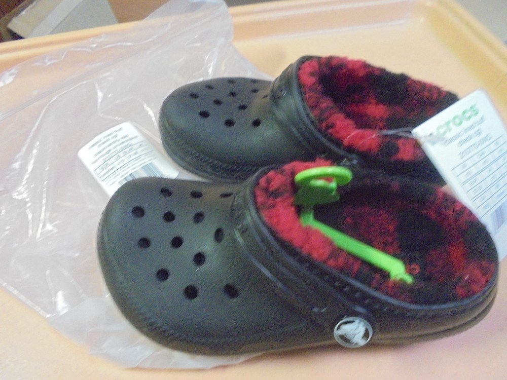 New Crocs Classic Lined Buff Check Clog Children’s 10 Black/varsity red