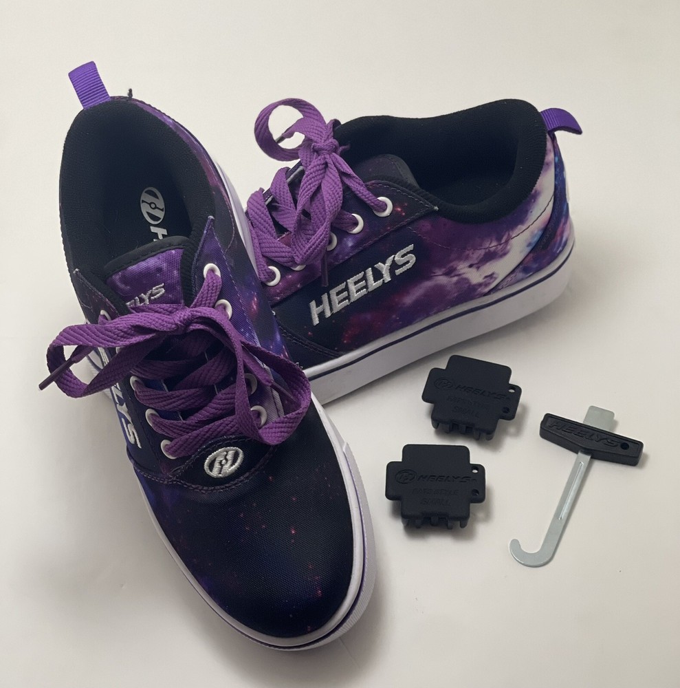 Heelys Youth Size 5 Women’s Size 6 Purple and Blue Galaxy Print Tie Dye