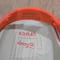 Crocs Disney Moana Classic Clog w/ Charms Limited Edition Beige / CORAL J Sz 3