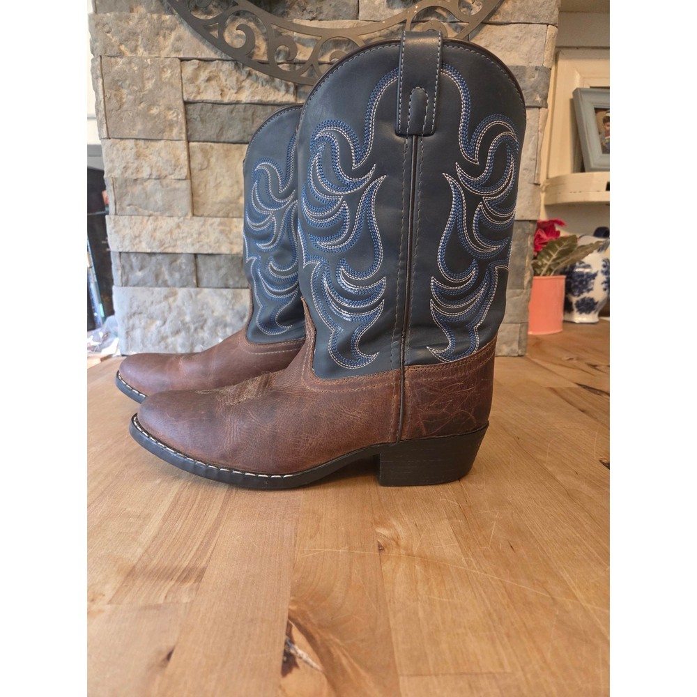 Cody James Boys‘ Holt Two-Tone Embroidered Western Boots – Round Toe Youth 6D