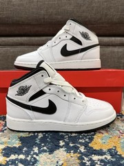 Size 4Y/5.5W – Air Jordan 1 Mid GS “White Black”