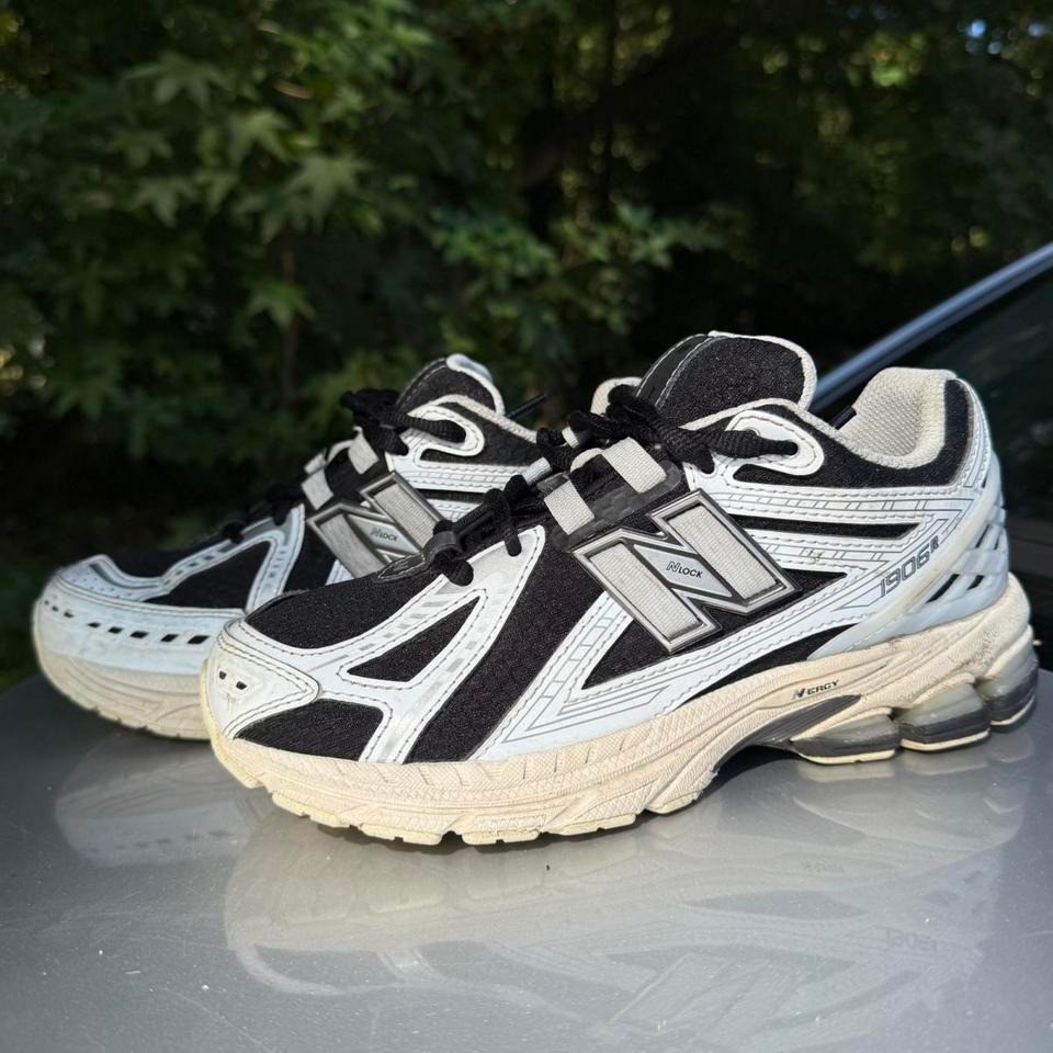 Sample size youth SS Black and white New Balance 1906r trainers