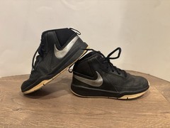 Nike Team Hustle D7 GS Boys Black Silver White Size 13 C