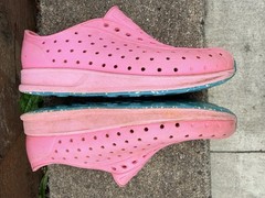 Native Robbie Sugarlite Pink Slip On Shoes Kids Size J1 Lightweight Waterproof