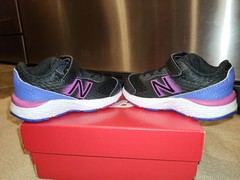 New Balance Kids‘ 680 V6 Hook and Loop Running Shoe Size 5 Toddler