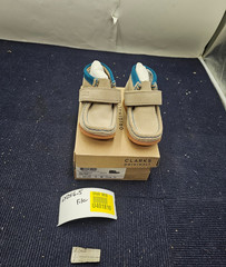 CLARKS Wallabee Booties Sand Combi Size 6W Toddler Shoes Suede