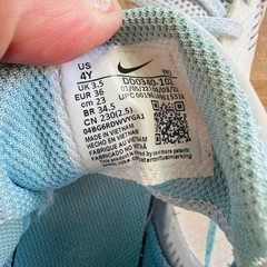 Nike kyrie flytrap athletic sneakers size 4