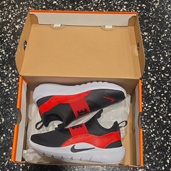 Nike Flex Runner 4 (GS) Kids Athletic Slip-On Black/Red/White 4.5Y