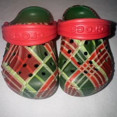 Crocs Baya Holiday Plaid Clogs Christmas Red Green Comfort Sandals Kids Size C6