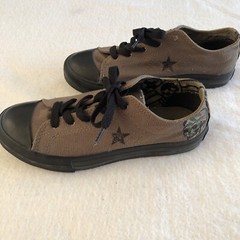 Converse Sneakers (Size 2) One Star Camo Green Skull Low Top Lace Up Shoes