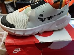11.5 Nike Flex Runner 2 Low (PSV) Barely Green / Black White – Pre-Owned
