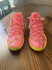 Size 6.5 (GS) – Nike Kyrie 5 SpongeBob SquarePants Mid Patrick (replacement box)