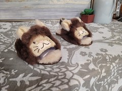 Ugg Fluff Yeah Lion Stuffie Kids Strap Slipper Size 8