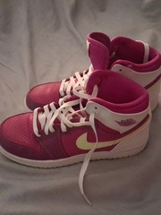 Nike Air Jordan 1 Retro Fuchsia Flash Size 6.5 Y Pink White Yellow High Top Shoe