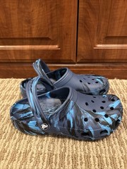 Crocs Classic Marbled Clog Toddler Size J6 Navy Blue Water Friendly NEW