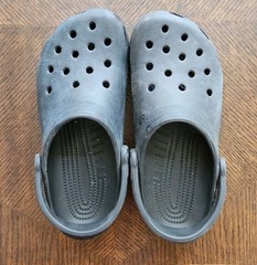 Crocs Clogs Size Kids J 6 Sandals Slip Ons in Classic Black