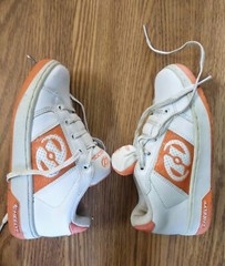 EUC Original HEELYS Wheeled Skate Shoes Women’s 6 White Orange Glitter Logo