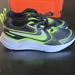Nike Cosmic Runner GS Black Volt Running Shoes 5.5Y HM4402-005 New Box
