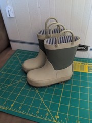 Kids rubber boots Toddler Size 5 Boy Or Girl Green Rain Puddle