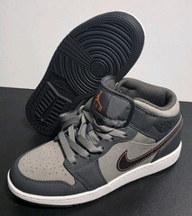 New AIR JORDAN 1 MID SE BG Night Stadium/Black FQ8341 017 Size 5.5Y Women’s 7