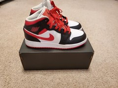 AIR JORDAN 1 MID (GS) BLACK / VERY BERRY – WHITE BIG KIDS 554725 016 SIZE 4Y