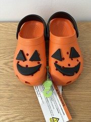 Crocs Kids Classic Jack-O-Lantern Glow Clog Halloween Orange Shoes J3 Big Kids 3