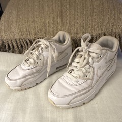 Nike Air Max White Unisex Sneakers Lace Up Logo Classic Size 5.5 Youth
