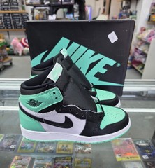 Nike Air Jordan 1 Retro High Mint Green White Black FD1437 130 Youth 4Y (new)